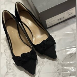 Ann Taylor Kitten Heel Pumps with Ribbon details 
Size in 6.5